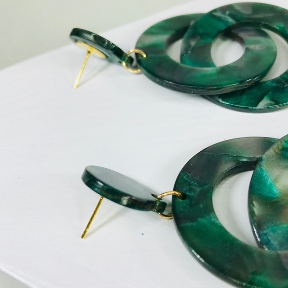 Flat Circle Double Drops in Green - Picture 4 of 4